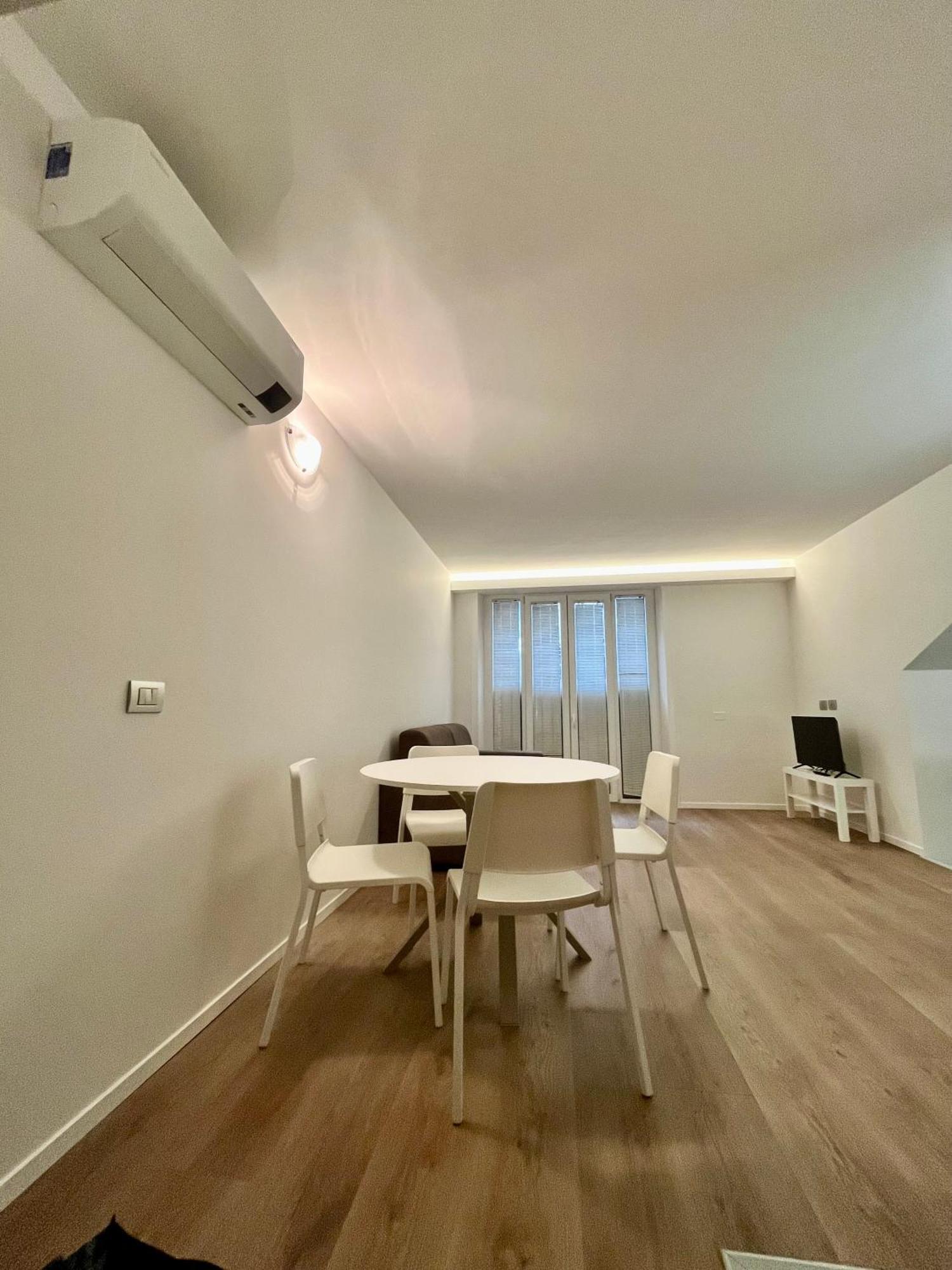 Central Side Apartment มิลาน ภายนอก รูปภาพ